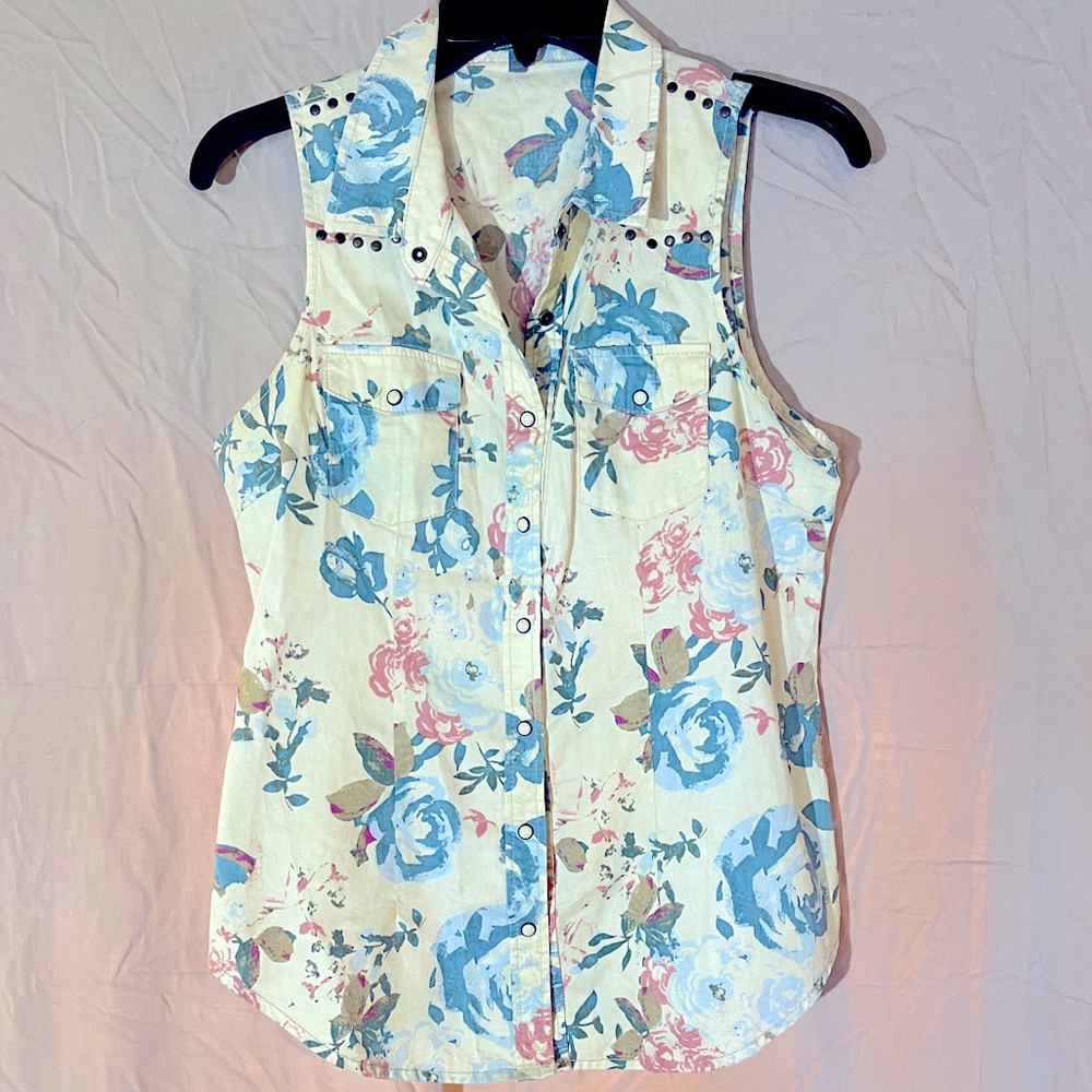 Chambray Floral Pearl Snap Sleeveless Blouse